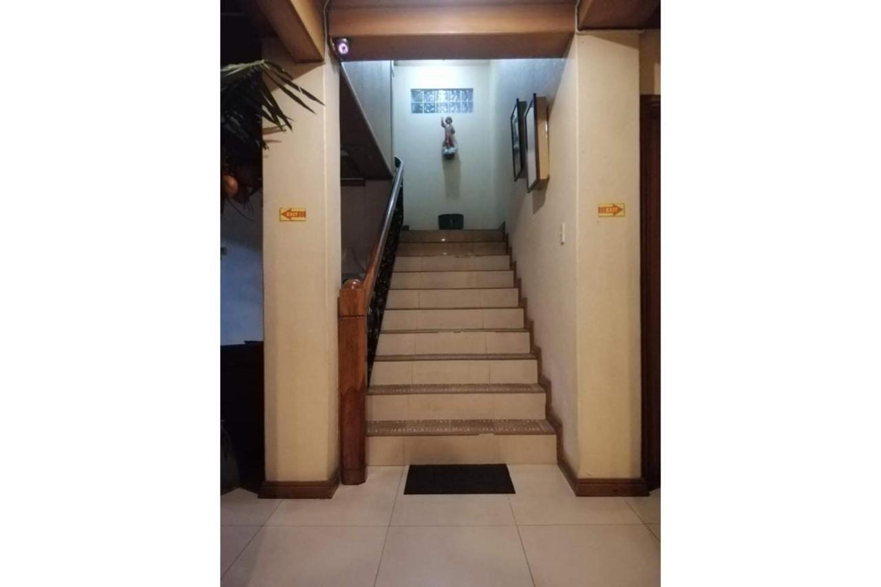 Reddoorz At Casa Marabella Villamonte Bacolod City Buitenkant foto